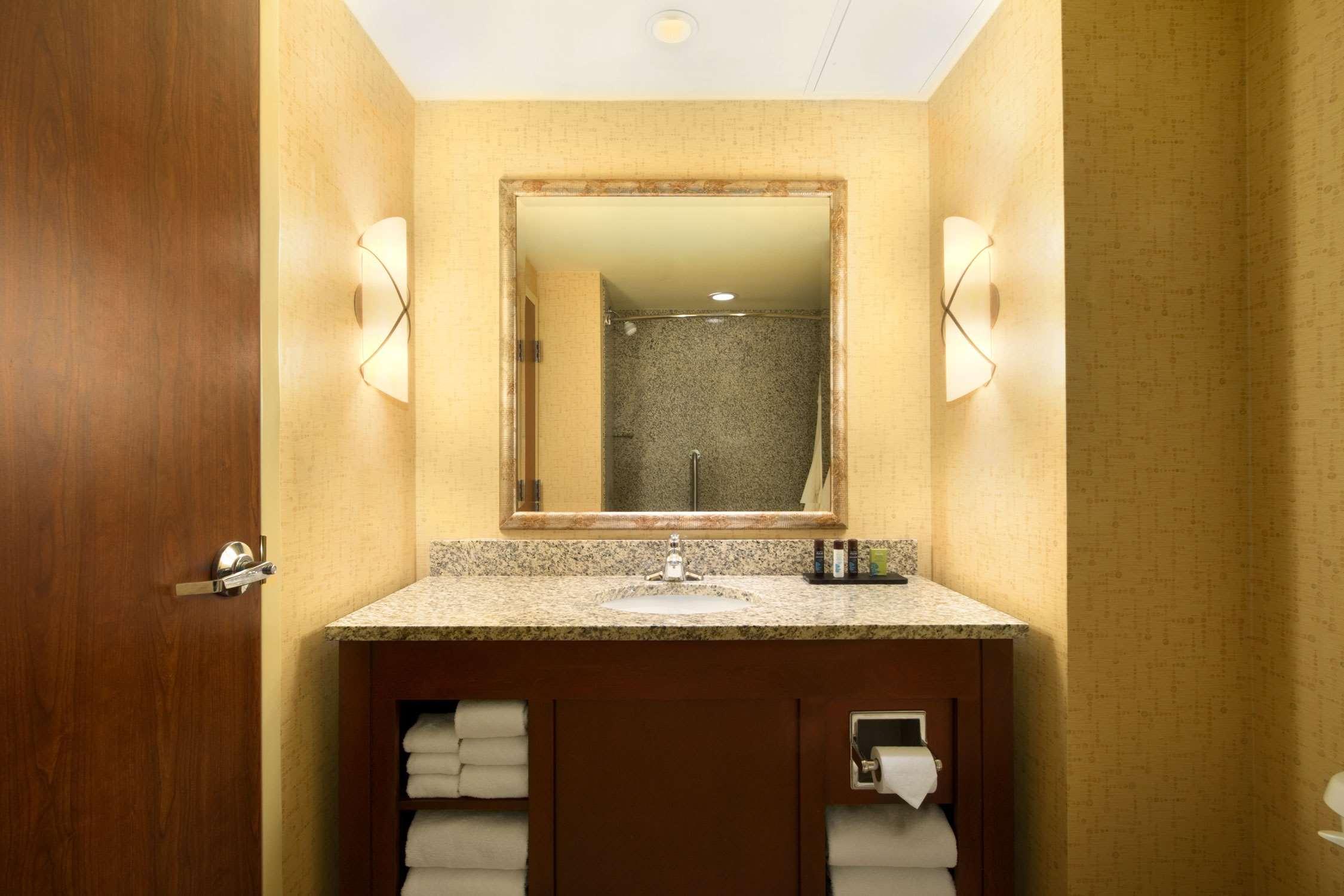 Embassy Suites Norman Hotel y Centro de Conferencias Habitación foto